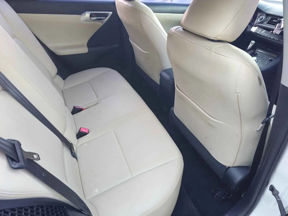2013 Lexus CT - Image 15 of 19