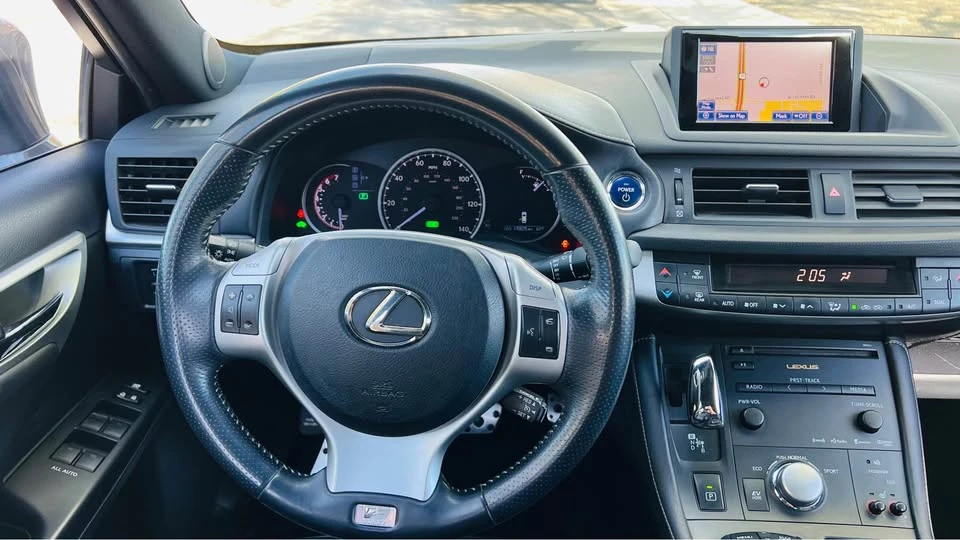 2013 Lexus CT - Image 11 of 17