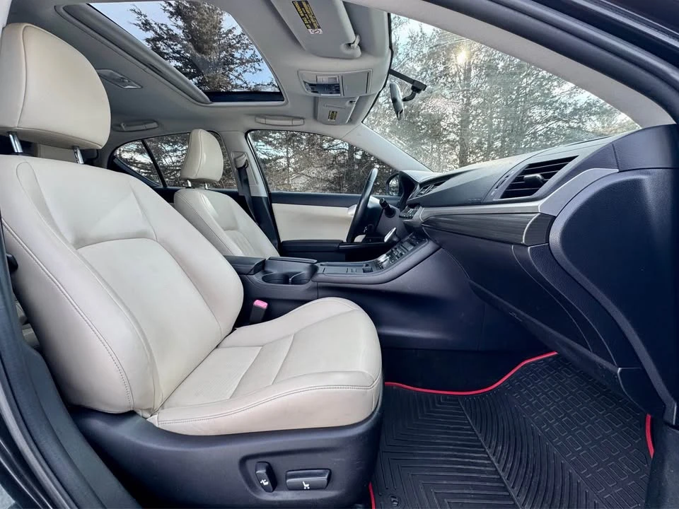 2013 Lexus CT - Image 11 of 18
