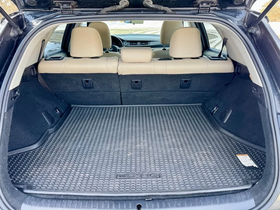 2013 Lexus CT - Image 8 of 18