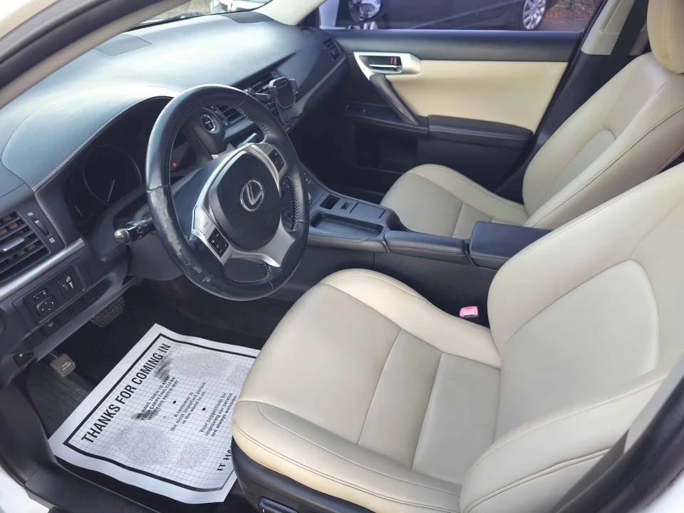 2013 Lexus CT - Image 10 of 19