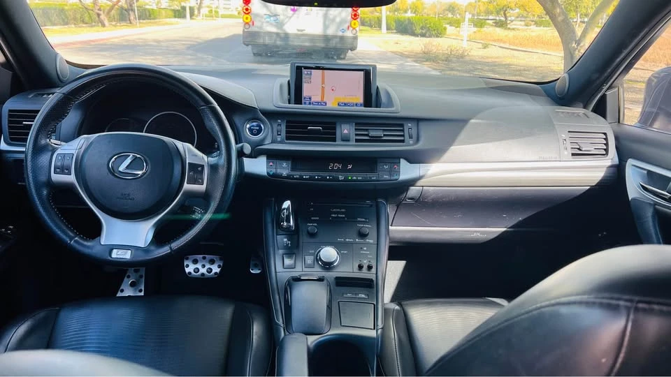 2013 Lexus CT - Image 10 of 17