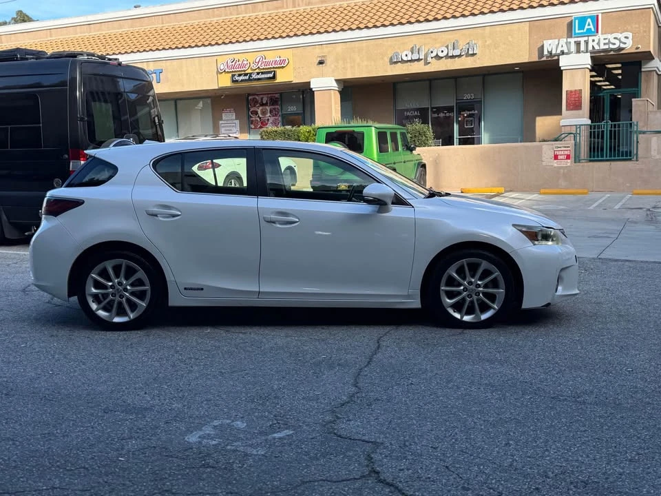 2013 Lexus CT - Image 2 of 20