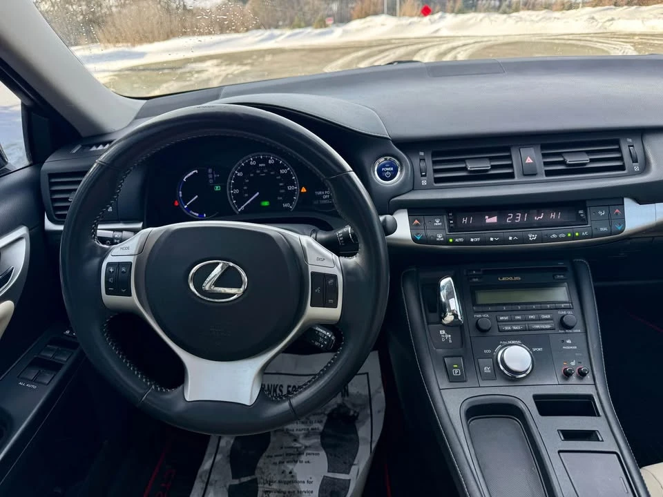 2013 Lexus CT - Image 13 of 18