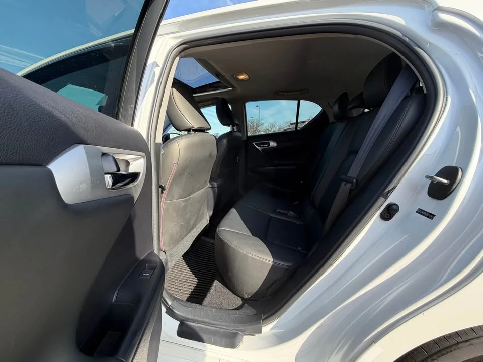 2013 Lexus CT - Image 10 of 16