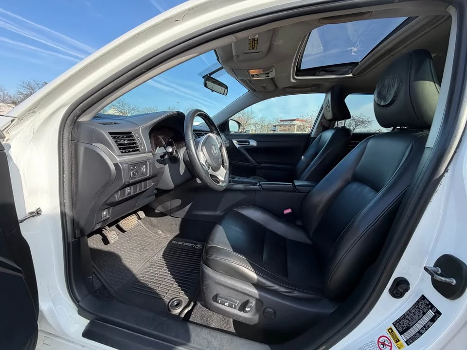 2013 Lexus CT - Image 9 of 16