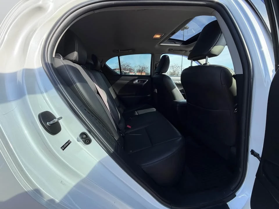 2013 Lexus CT - Image 11 of 16