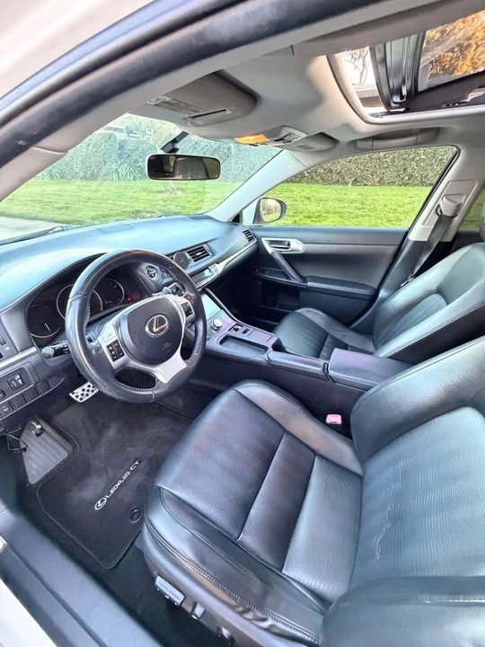 2013 Lexus CT - Image 8 of 16