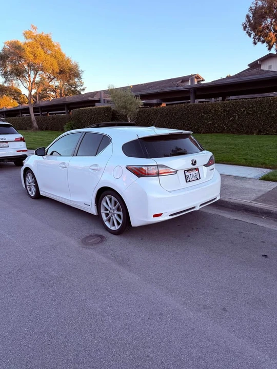 2013 Lexus CT - Image 2 of 16