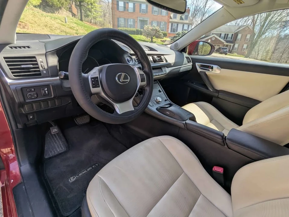 2013 Lexus CT - Image 14 of 19