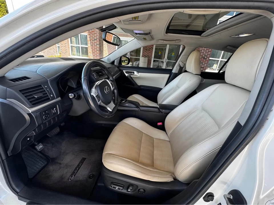 2013 Lexus CT - Image 8 of 12
