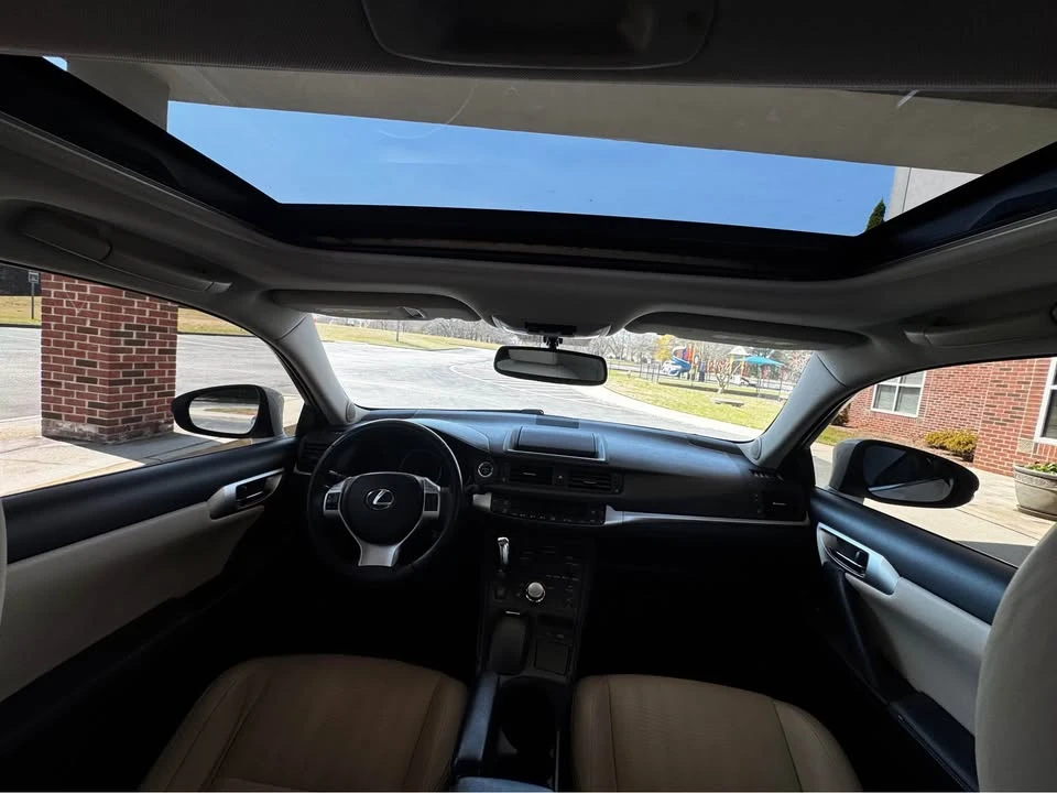 2013 Lexus CT - Image 7 of 12