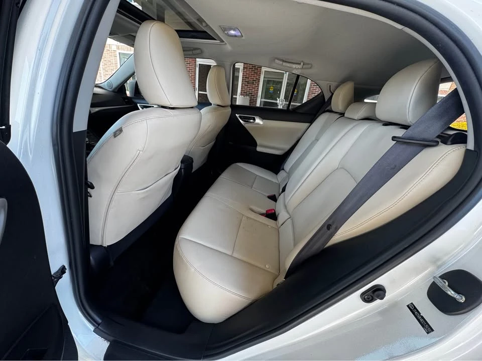 2013 Lexus CT - Image 11 of 12