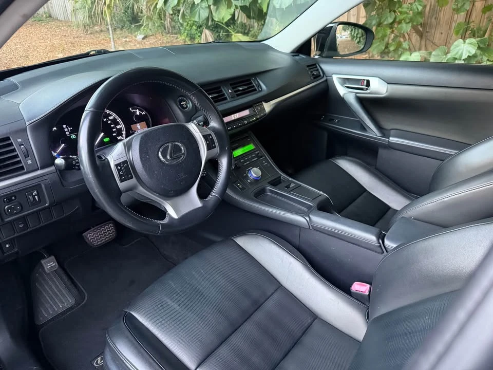 2013 Lexus CT - Image 3 of 5