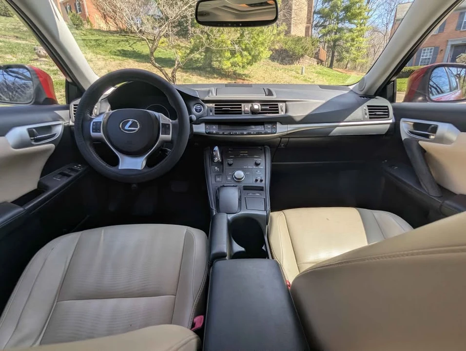 2013 Lexus CT - Image 10 of 19