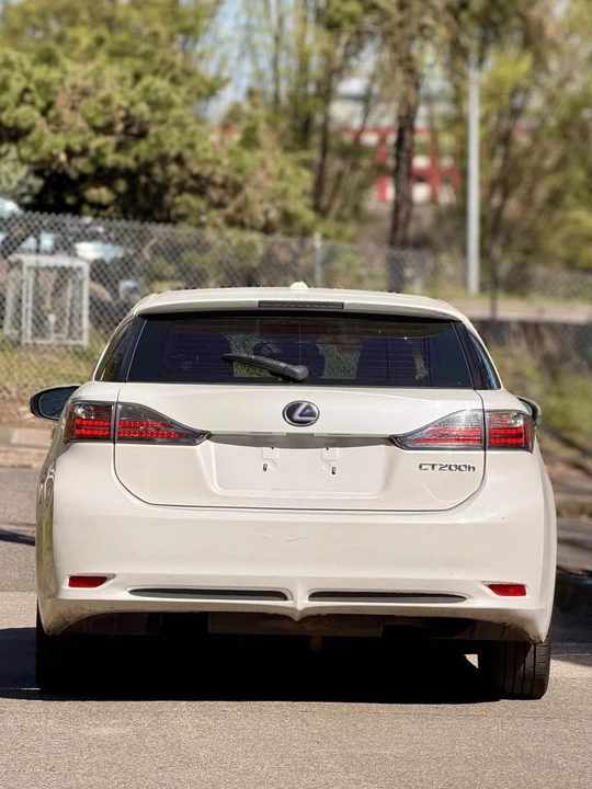 2013 Lexus CT - Image 9 of 10