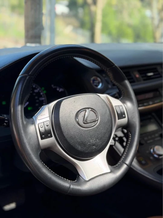 2013 Lexus CT - Image 3 of 10