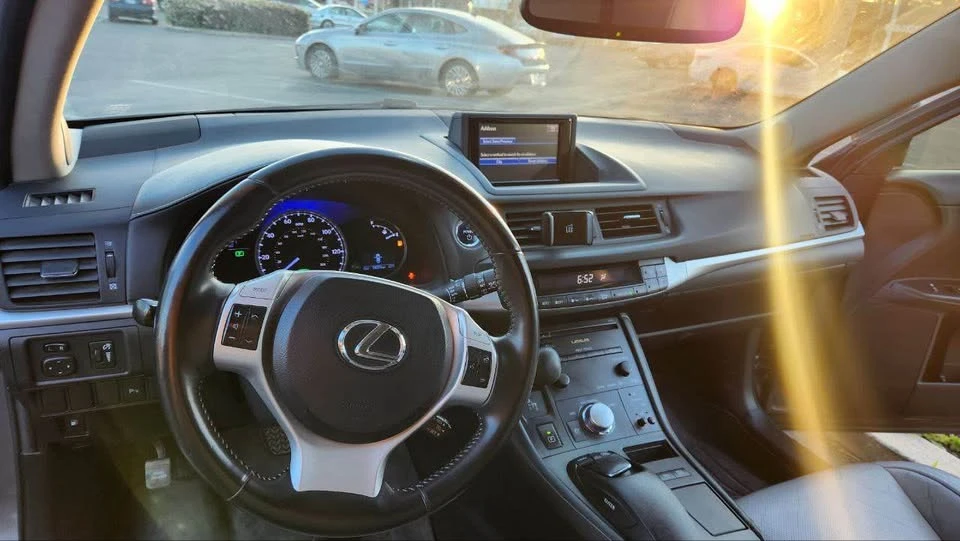 2013 Lexus CT - Image 11 of 14
