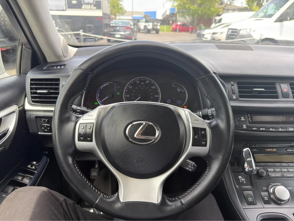 2013 Lexus CT - Image 10 of 15