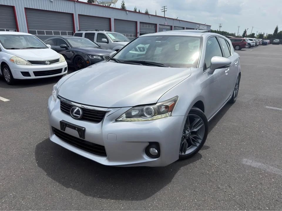 2013 Lexus CT - Image 2 of 15
