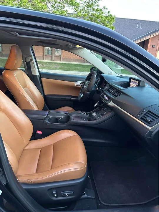 2013 Lexus CT - Image 12 of 14
