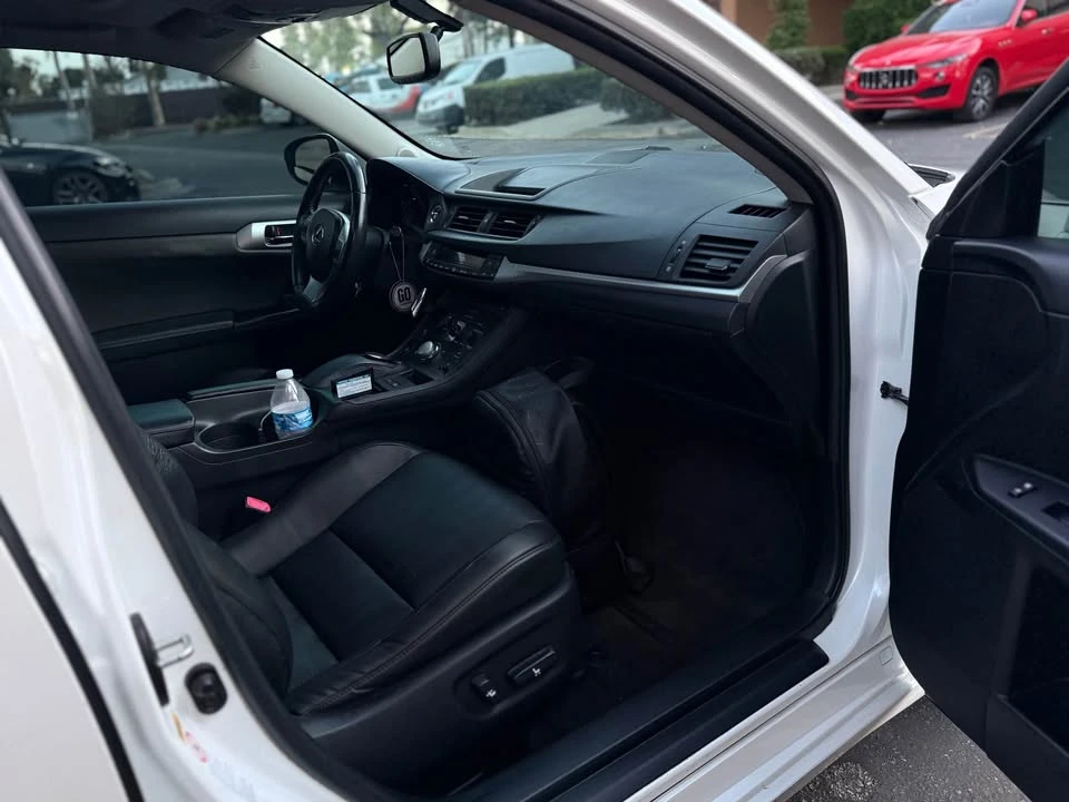 2013 Lexus CT - Image 8 of 10