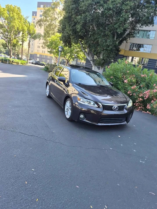 2013 Lexus CT - Image 2 of 10