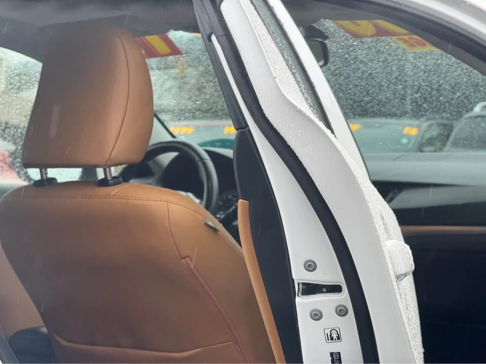 2013 Lexus CT - Image 10 of 19