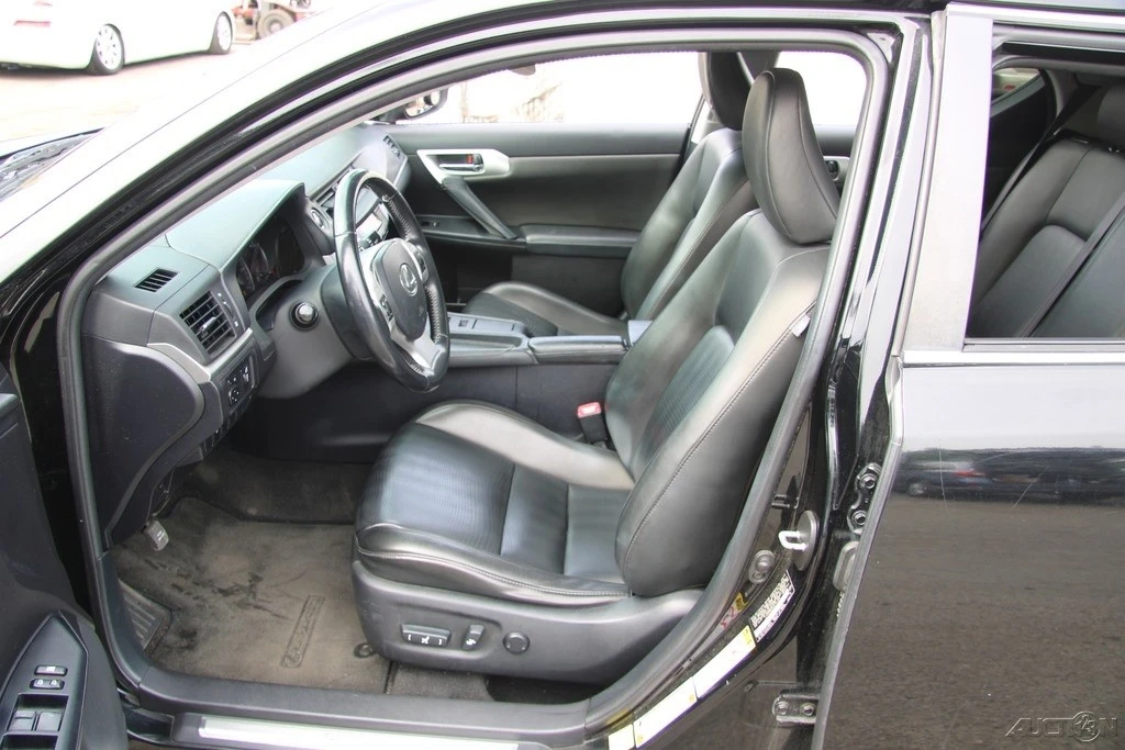 2013 Lexus CT - Image 15 of 21