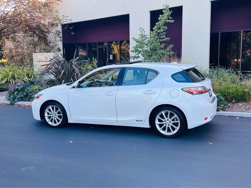 2013 Lexus CT - Image 2 of 13