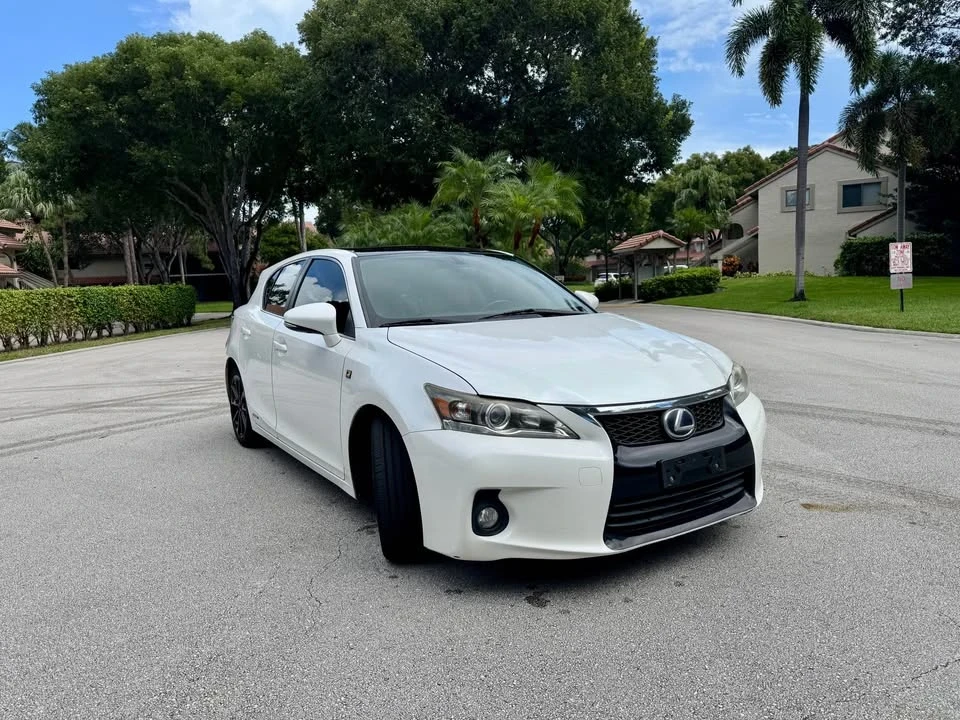 2013 Lexus CT - Image 2 of 15