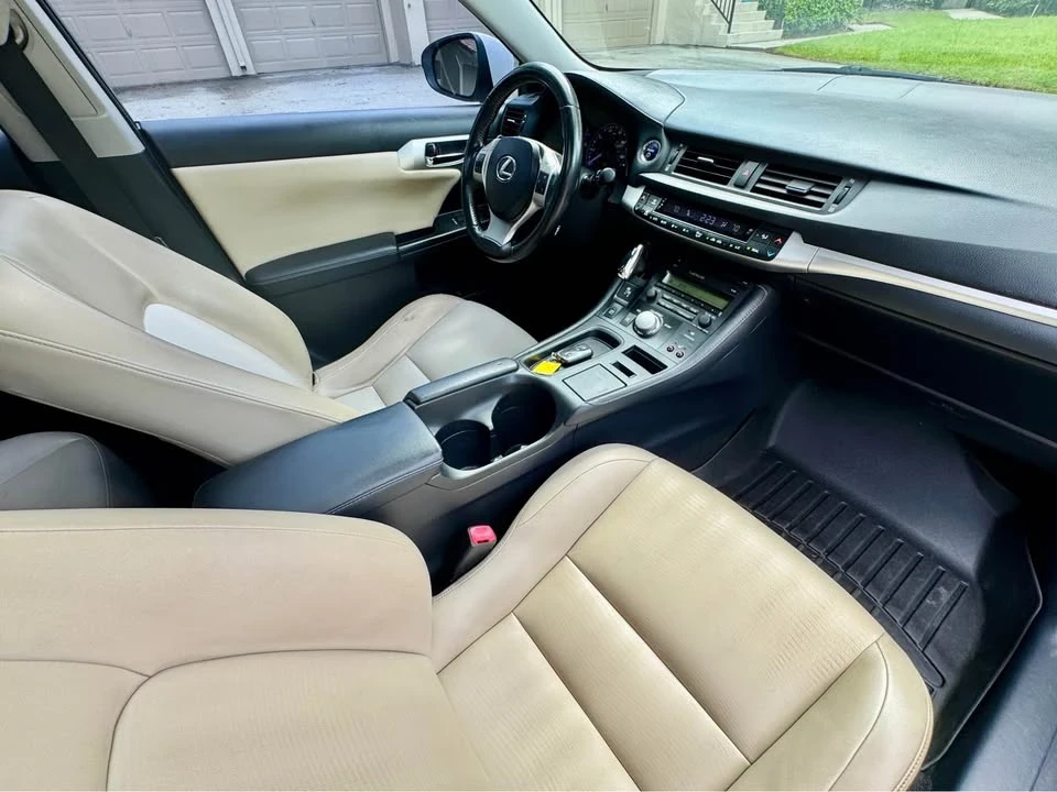 2013 Lexus CT - Image 9 of 15