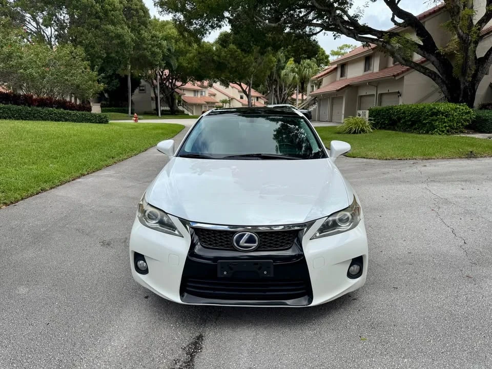 2013 Lexus CT - Image 3 of 15