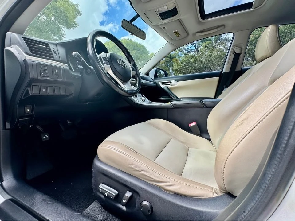 2013 Lexus CT - Image 10 of 14