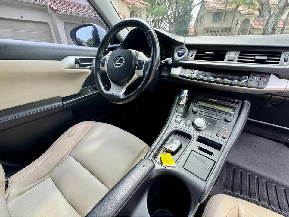 2013 Lexus CT - Image 7 of 14