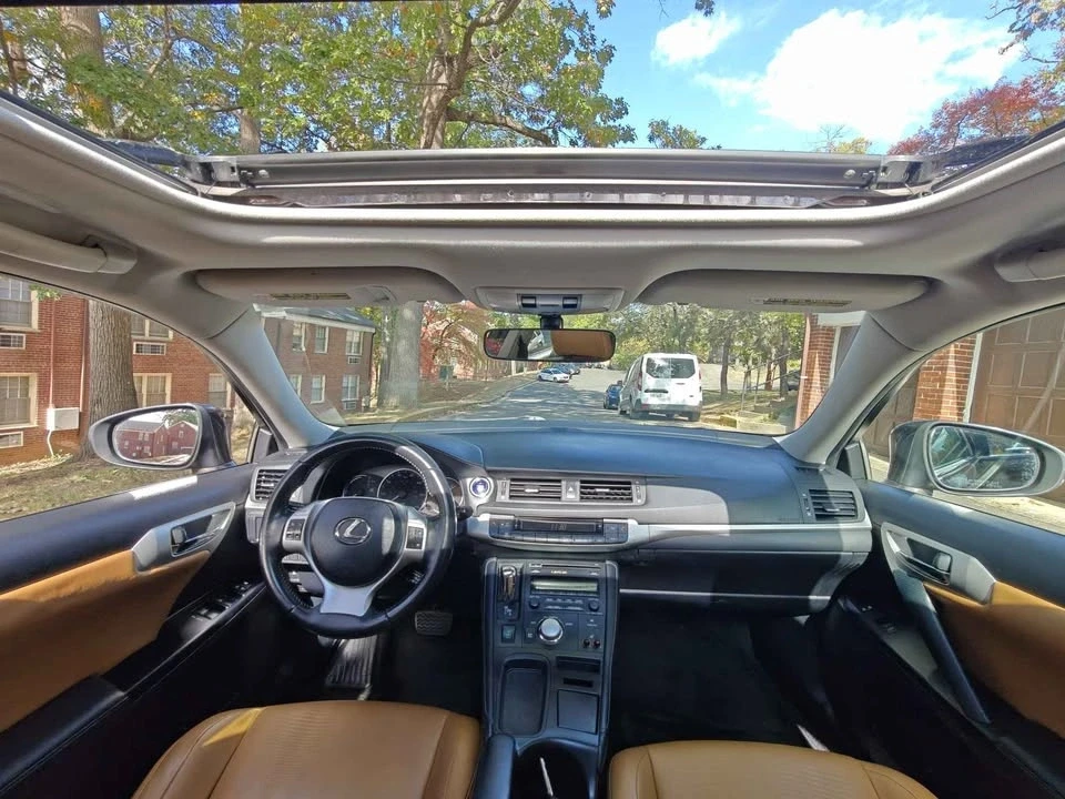 2013 Lexus CT - Image 9 of 17