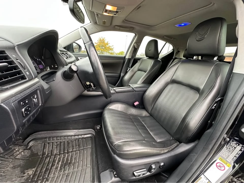 2013 Lexus CT - Image 19 of 20