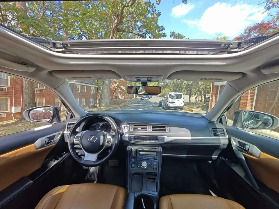 2013 Lexus CT - Image 9 of 17