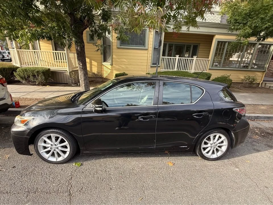 2013 Lexus CT - Image 2 of 4