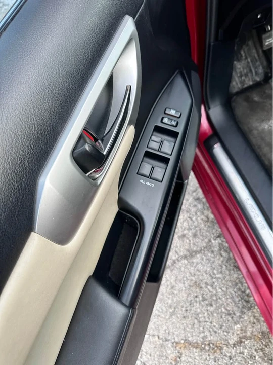 2013 Lexus CT - Image 11 of 15