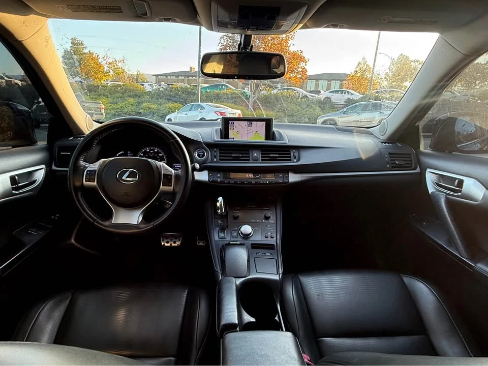 2013 Lexus CT - Image 10 of 16