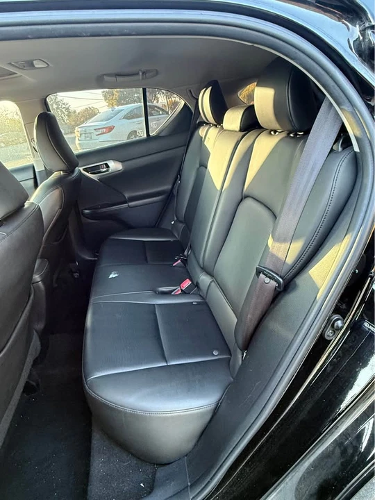 2013 Lexus CT - Image 9 of 16