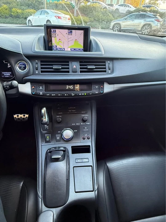 2013 Lexus CT - Image 11 of 16