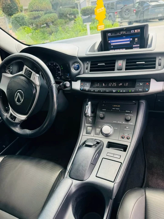 2013 Lexus CT - Image 8 of 14