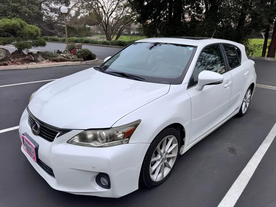 2013 Lexus CT - Image 2 of 15