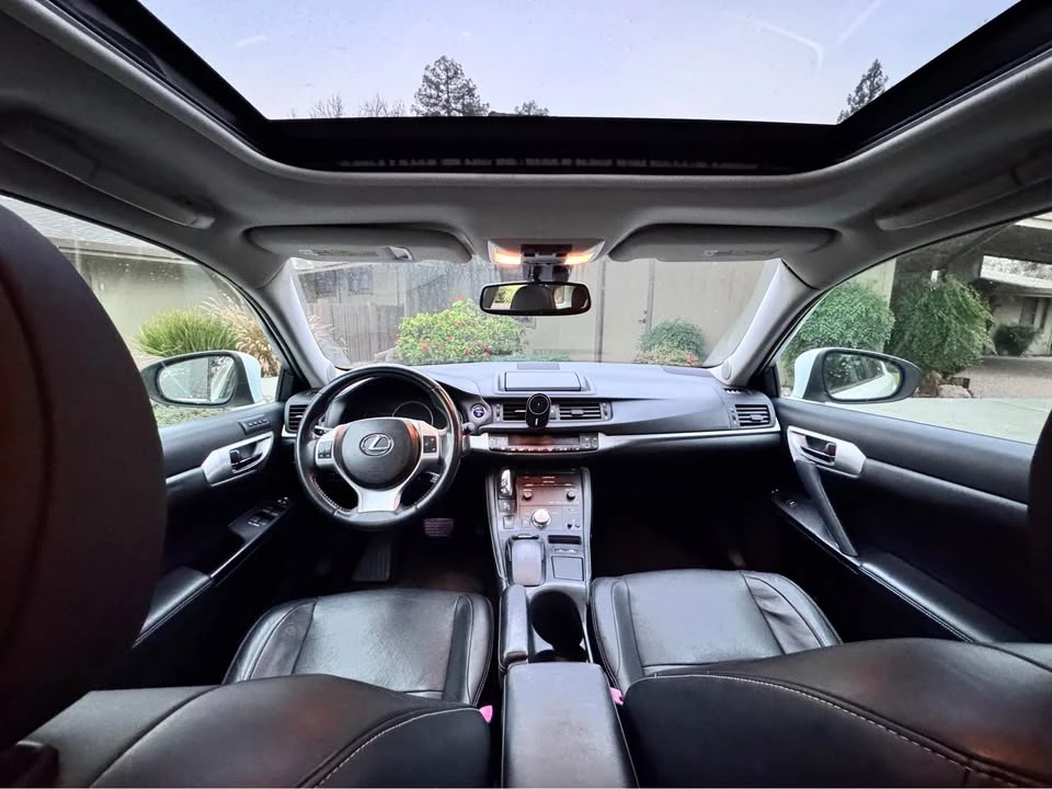 2013 Lexus CT - Image 9 of 15