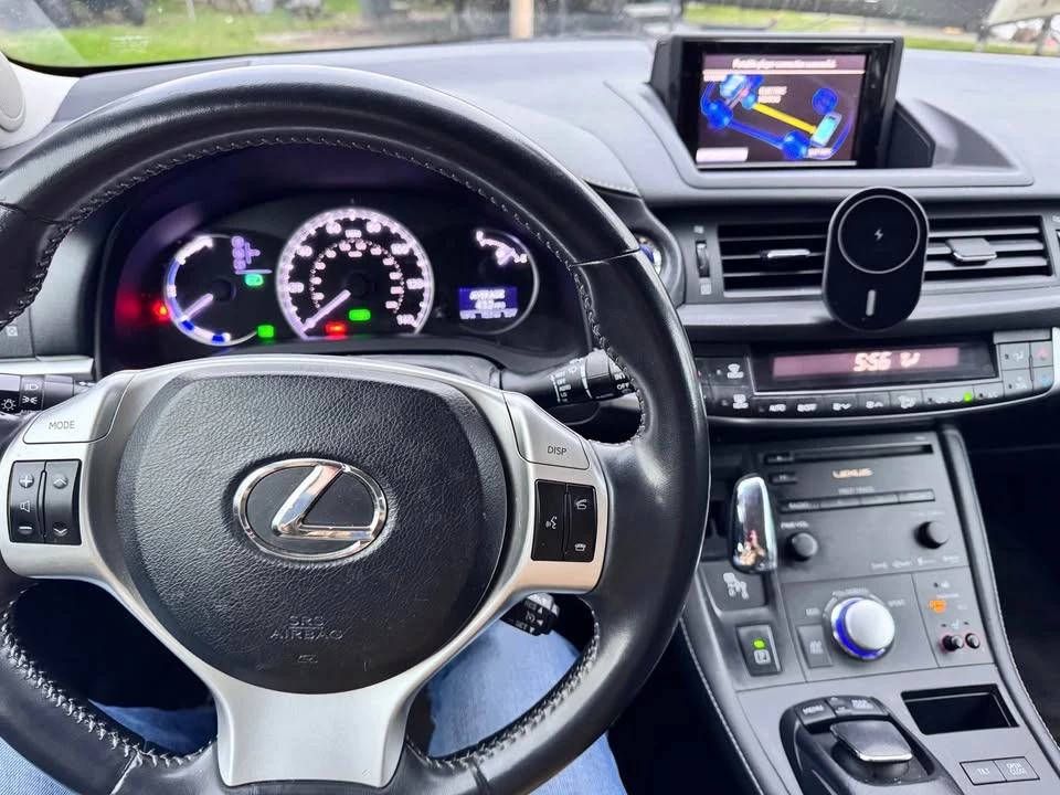 2013 Lexus CT - Image 12 of 15