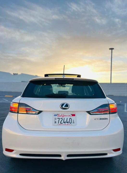 2013 Lexus CT - Image 8 of 14