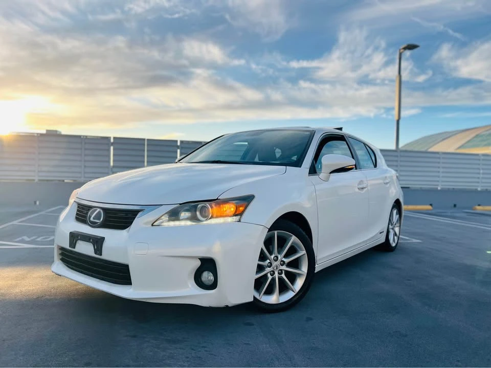 2013 Lexus CT - Image 2 of 14