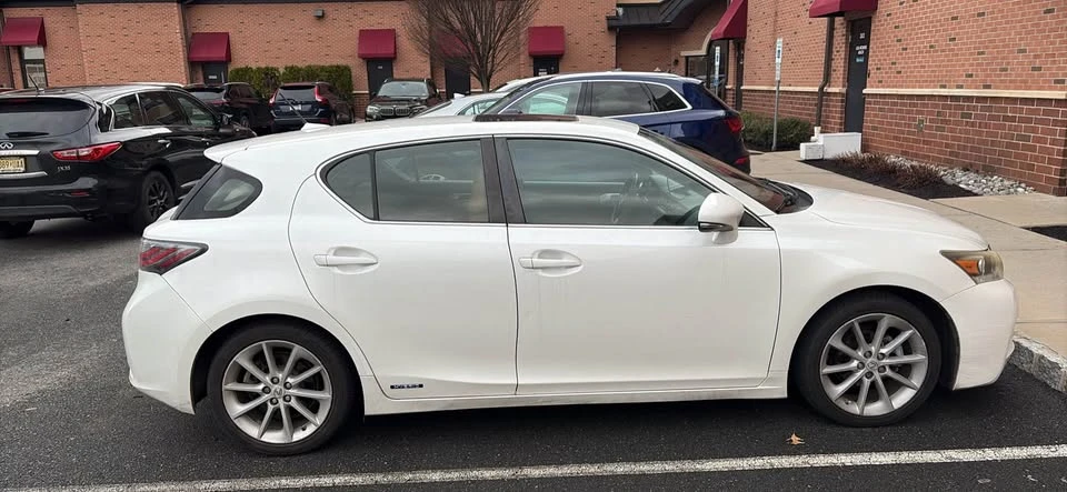 2013 Lexus CT - Image 6 of 8